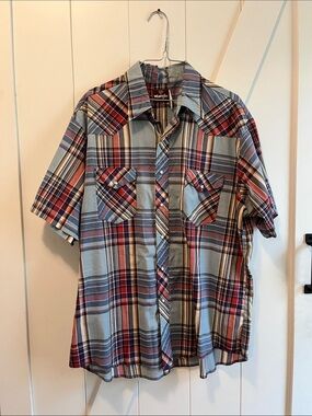 Vintage Wrangler Short-Sleeve Plaid Button-Down Shirt in Blue and Red